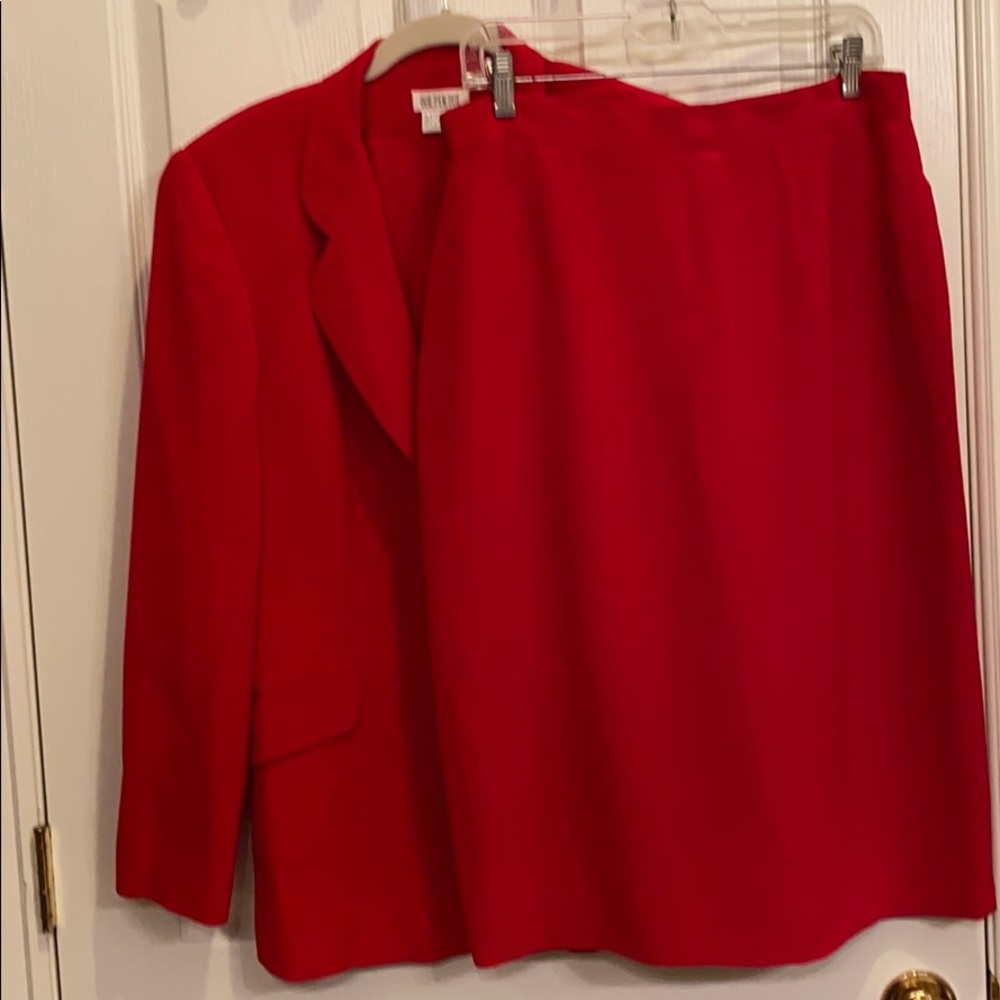 Due Per Due Silk Suit: Jacket 10, Skirt 12